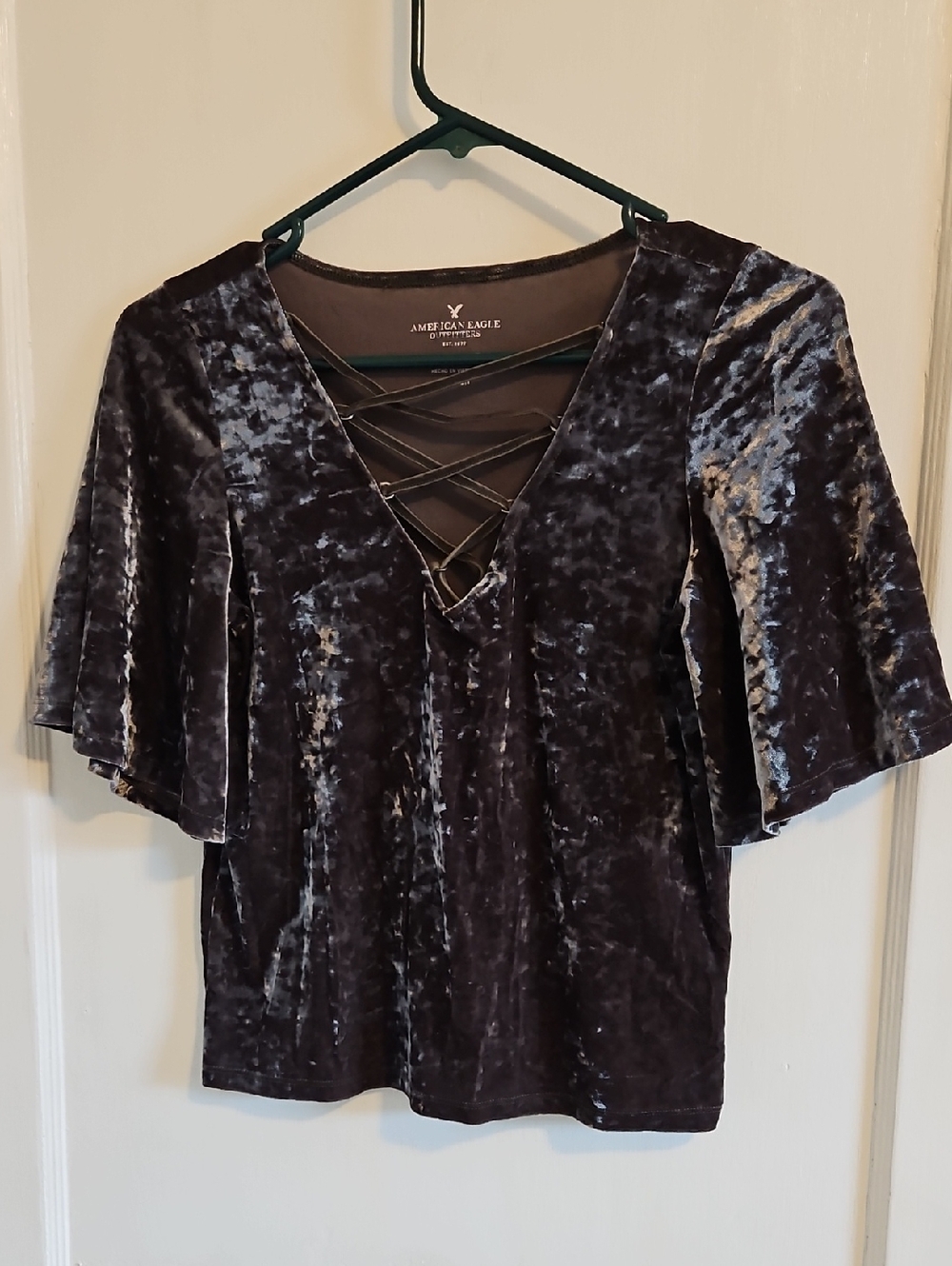 American Eagle Outfitters Crushed Velvet Lace-Up V-Neck Crop Top in Moss Green